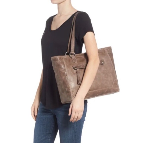 ❤️💜🩷Frye Melissa Zip Tote Bag Distressed Leather -Sangria- MSRP $398 - Picture 16 of 16